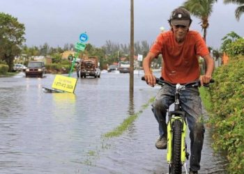 An Investment Expert Says Florida Homeowners Should Sell Property Now As Climate Impacts Worsen