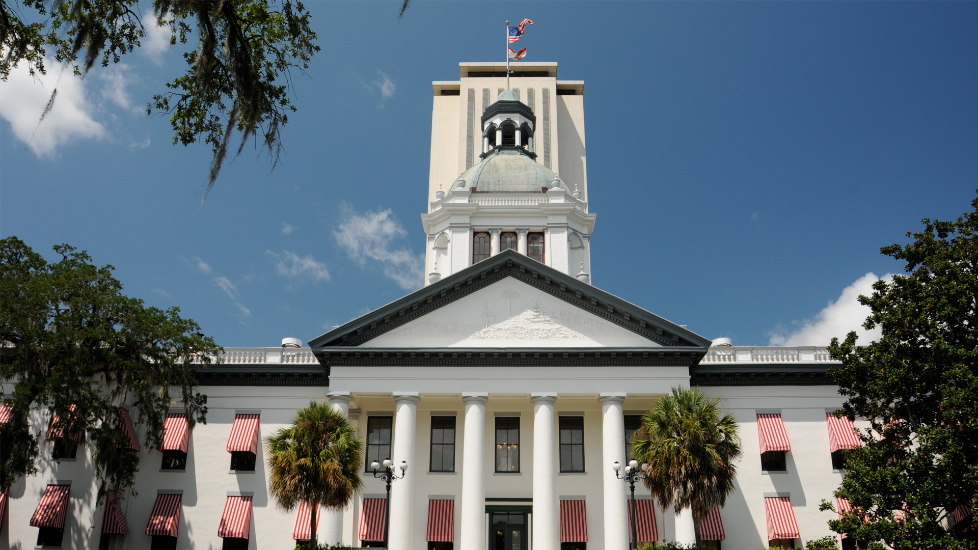The historic Florida Capitol with the modern Capitol complex in the background (iStock image)