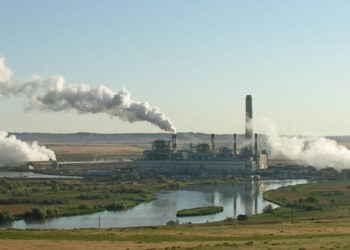 A coal-fired power plant in central Wyoming. (Greg Goebel, CC BY-SA 2.0, via Wikimedia Commons)
