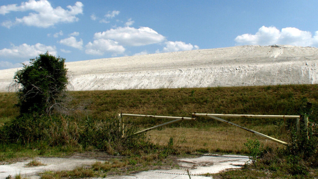 A phosphogypsum stack located near Fort Meade. These stacks contain the waste byproducts of the phosphate fertilizer industry. (Via Wikimedia Commons)