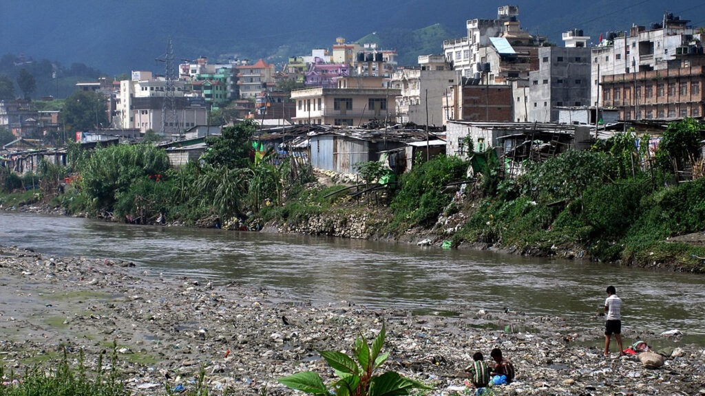 Pollution in the Bagmati River (Sabinanepal, CC BY-SA 4.0, via Wikimedia Commons)