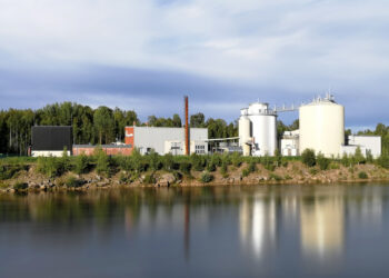 A sewage treatment and biogas plant in Sweden (Andreas Lakso, CC BY-SA 4.0, via Wikimedia Commons)