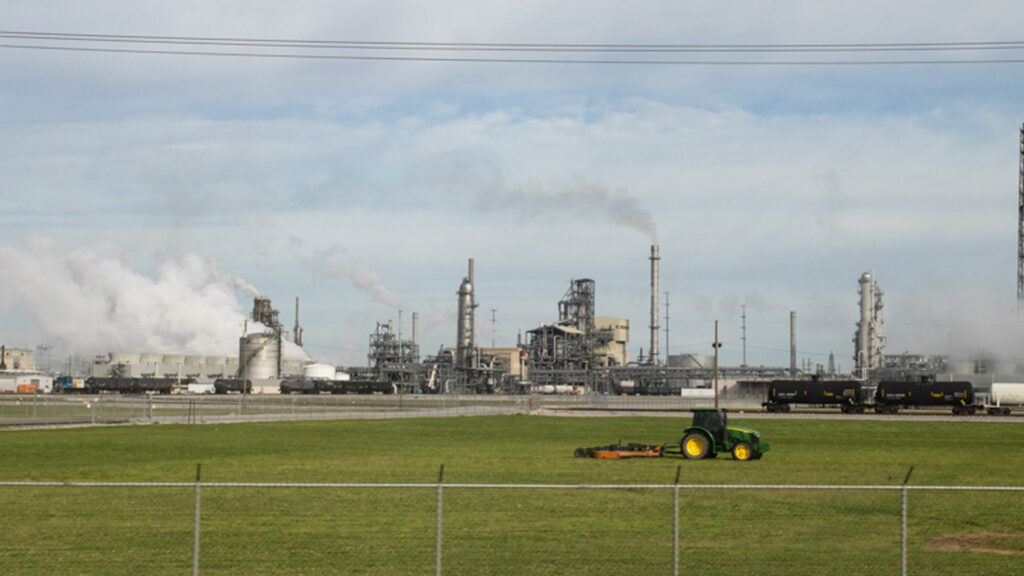 In southeastern Louisiana, CF Industries’ Donaldsonville complex sits along the west bank of the Mississippi River. It is the world’s largest ammonia production facility and produces 8 million tons of nitrogen products each year. (Josie Heimsoth/Missourian)