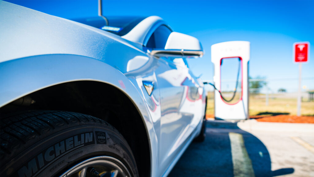 An electric vehicle charging (iStock image)