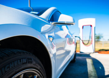 An electric vehicle charging (iStock image)