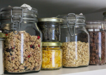 Glass containers (Image by Filmbetrachter from Pixabay)