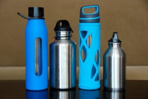 Reusable water bottles (Worlds Direction, CC0, via Wikimedia Commons)