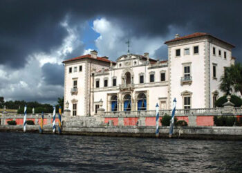 Villa Vizcaya Museum and Gardens in Miami (Kerschbaumer's, CC BY-SA 3.0, via Wikimedia Commons)