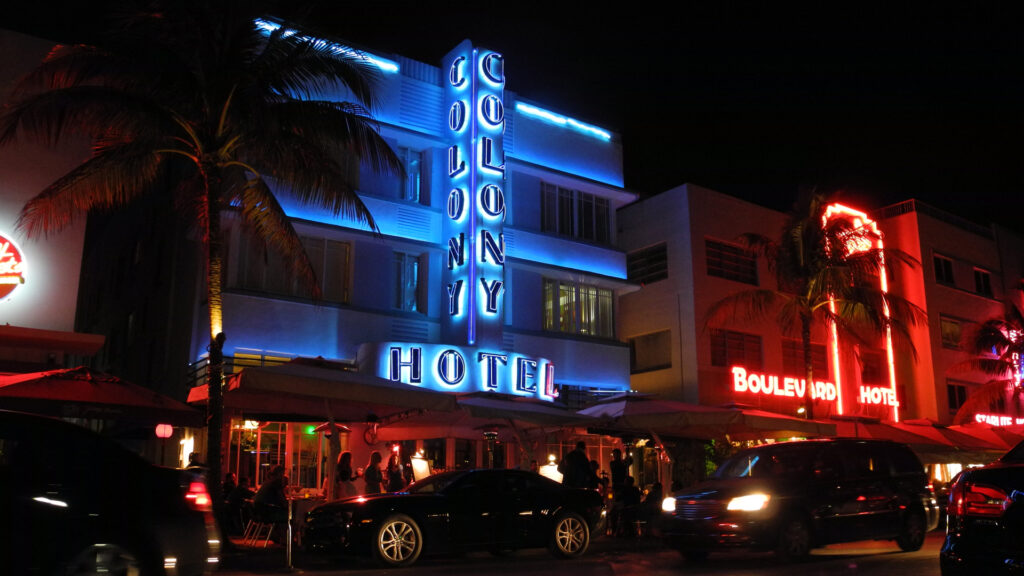 The Colony Hotel, one of the Art Deco buildings in Miami Beach (Marcus, CC BY-SA 2.0, via Wikimedia Commons)