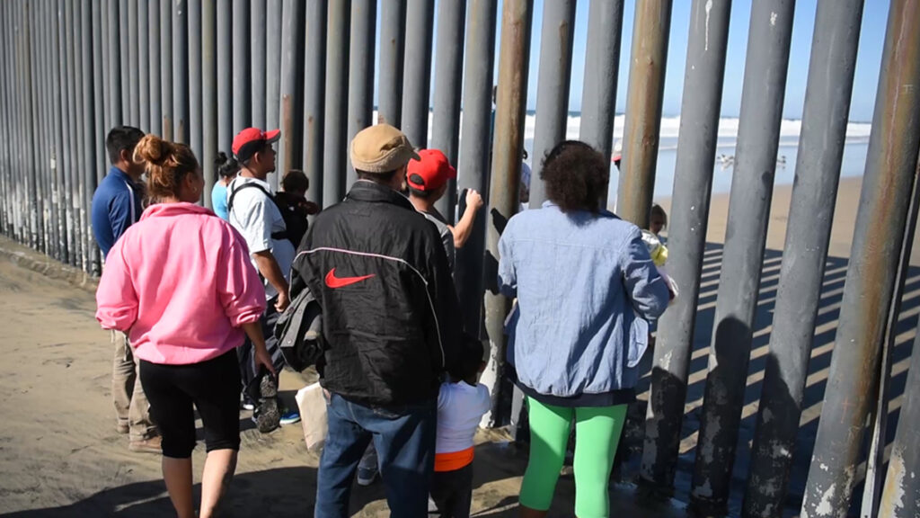 Asylum seekers arrive in Tijuana, Mexico. (Daniel Arauz, CC BY 2.0, via flickr)