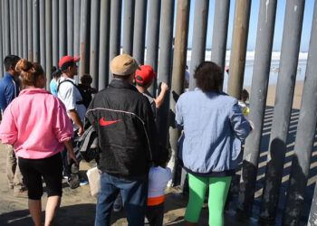 Asylum seekers arrive in Tijuana, Mexico. (Daniel Arauz, CC BY 2.0, via flickr)