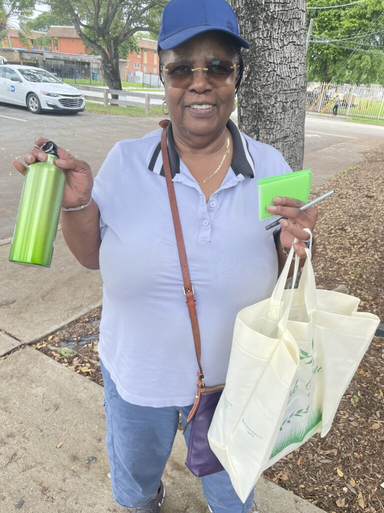Gladys Penn was among the residents who went home with a “cooling kit.” (Credit: Amy Green/Inside Climate News)