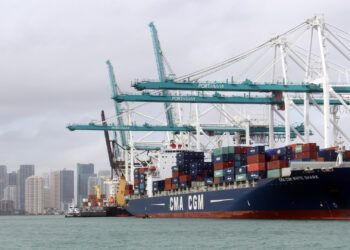 A container ship at PortMiami (Gary Bembridge, CC BY 2.0, via Wikimedia Commons)