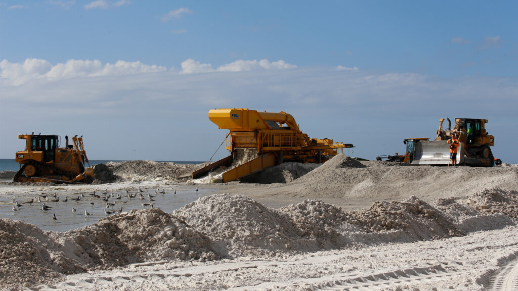 A contractor for the U.S. Army Corps of Engineers begins an extensive beach renourishment project on Anna Maria Island. (Carol (Carol VanHook, CC BY-SA 2.0, via flickr)