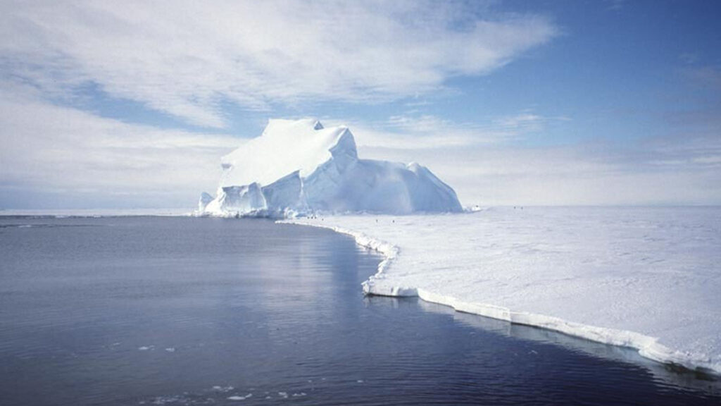 Part of the Antarctic ice sheet. (Ben Holt/NASA, Public domain, via Wikimedia Commons)