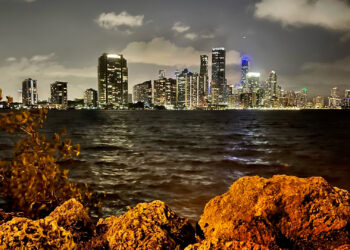Downtown Miami as seen from the shores of Key Biscayne. (Rob Olivera, CC BY 2.0, via Wikimedia Commons)