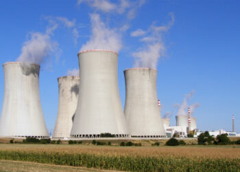 Work at FIU could replace the need for today’s large nuclear reactors by making smaller, prefab versions less expensive while ensuring structural safety. (I, Nostrifikator, CC BY-SA 3.0, via Wikimedia Commons)