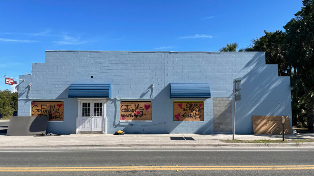 With the supermarket in Cedar Key still closed, the closest grocery store is some 50 miles away. (Amy Green/Inside Climate News)