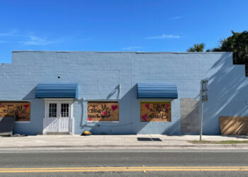 With the supermarket in Cedar Key still closed, the closest grocery store is some 50 miles away. (Amy Green/Inside Climate News)