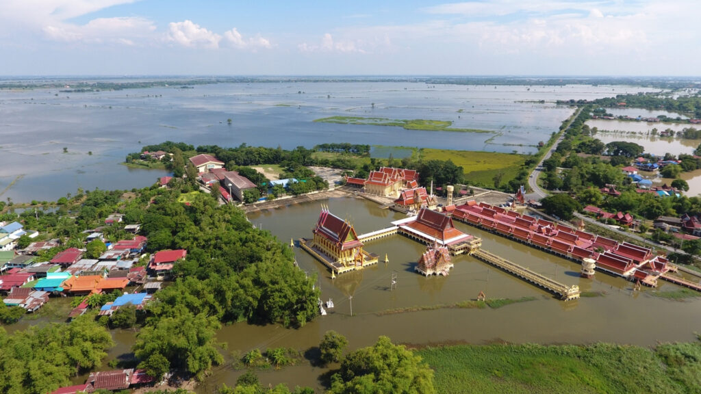 Flooding near Ayutthaya in Thailand, where ecosystem-based adaptation strategies are becoming more popular to mitigate flood and drought risk. (Image by Chamnong Thammasorn, CC BY-NC 2.0, via Flickr)