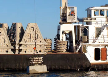 The Florida Fish and Wildlife Commission deploys artificial reef modules off the coast of Mexico Beach on April 6, 2013. (Florida Fish and Wildlife Commission/Flickr, CC BY-ND)