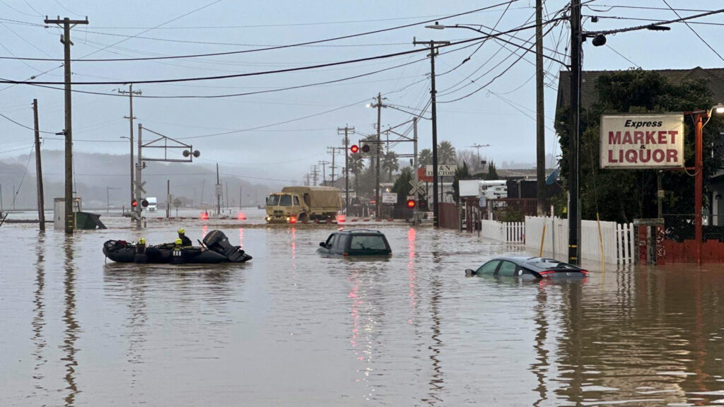 California National Guard Soldiers support local first responders in rescue operations due to flooding in Monterey County, California, on March 11, 2023. (1-184 Infantry Regiment, California National Guard, Public domain, via Wikimedia Commons)