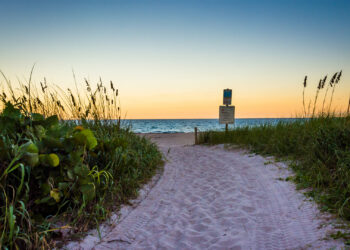 A path to the beach at Singer Island (iStock image)