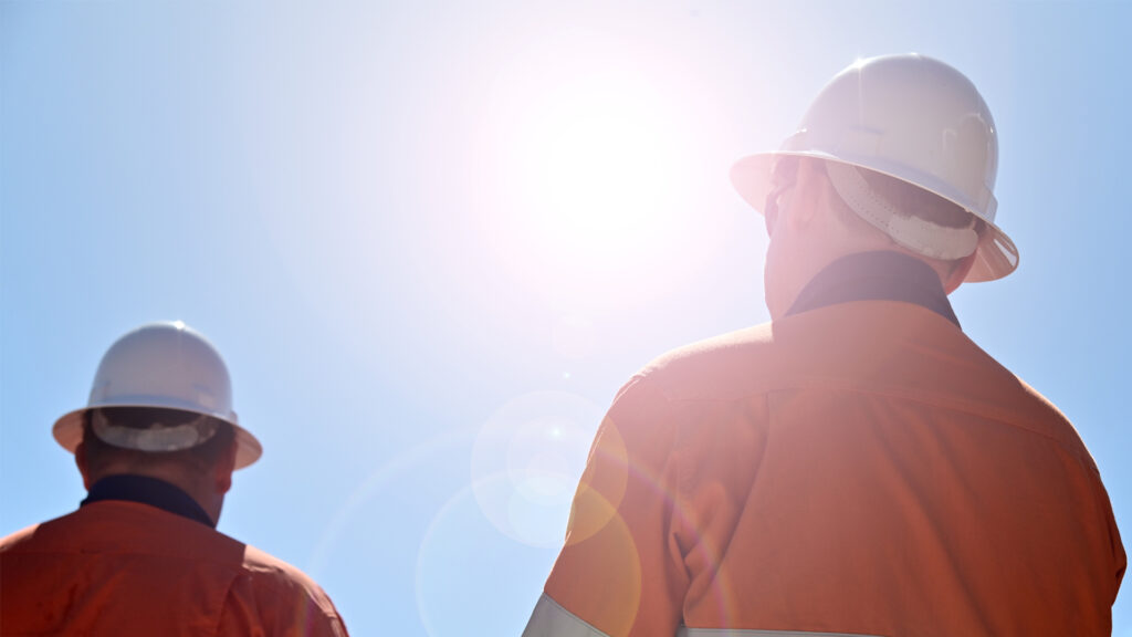Workers in the sun (iStock image)