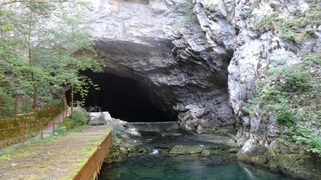 The entrance to Planinska cave in Slovenia. Temperatures at the deepest section of this cave varied by only 0.2 F over the entire year. (EliziR, CC BY-SA 3.0, via Wikimedia Commons)