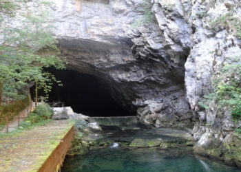 The entrance to Planinska cave in Slovenia. Temperatures at the deepest section of this cave varied by only 0.2 F over the entire year. (EliziR, CC BY-SA 3.0, via Wikimedia Commons)