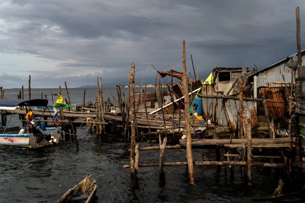 Guna homes on the coastline of Gardi Sugdub Island. (Image courtesy of Human Rights Watch)