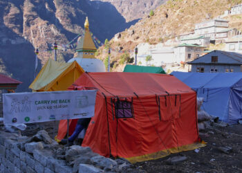 The "Carry Me Back" project in Namche Bazar, Nepal, asks tourists to take small bags of garbage down to in order to address the waste problem in the Mount Everest region. (iStock image)