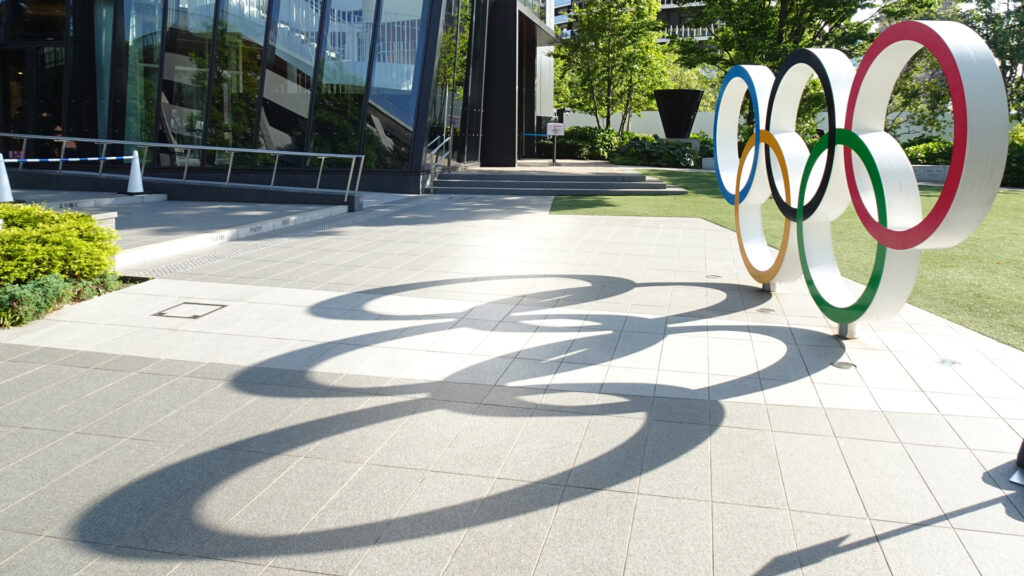 Sun shines through the Olympic Rings in Tokyo, site of the 2020 Summer Olympics. (RuinDig/Yuki Uchida, CC BY 4.0, via Wikimedia Commons)