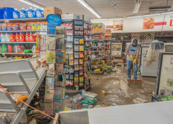 Cleanup efforts at the Isom IGA store in East Kentucky after the flooding of July 2022. (Daily Yonder)