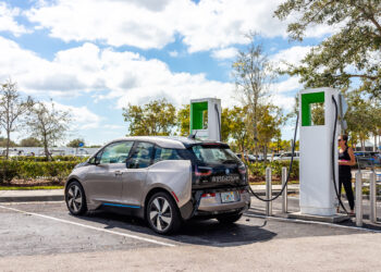 An electric vehicle charging station in Florida (iStock image)