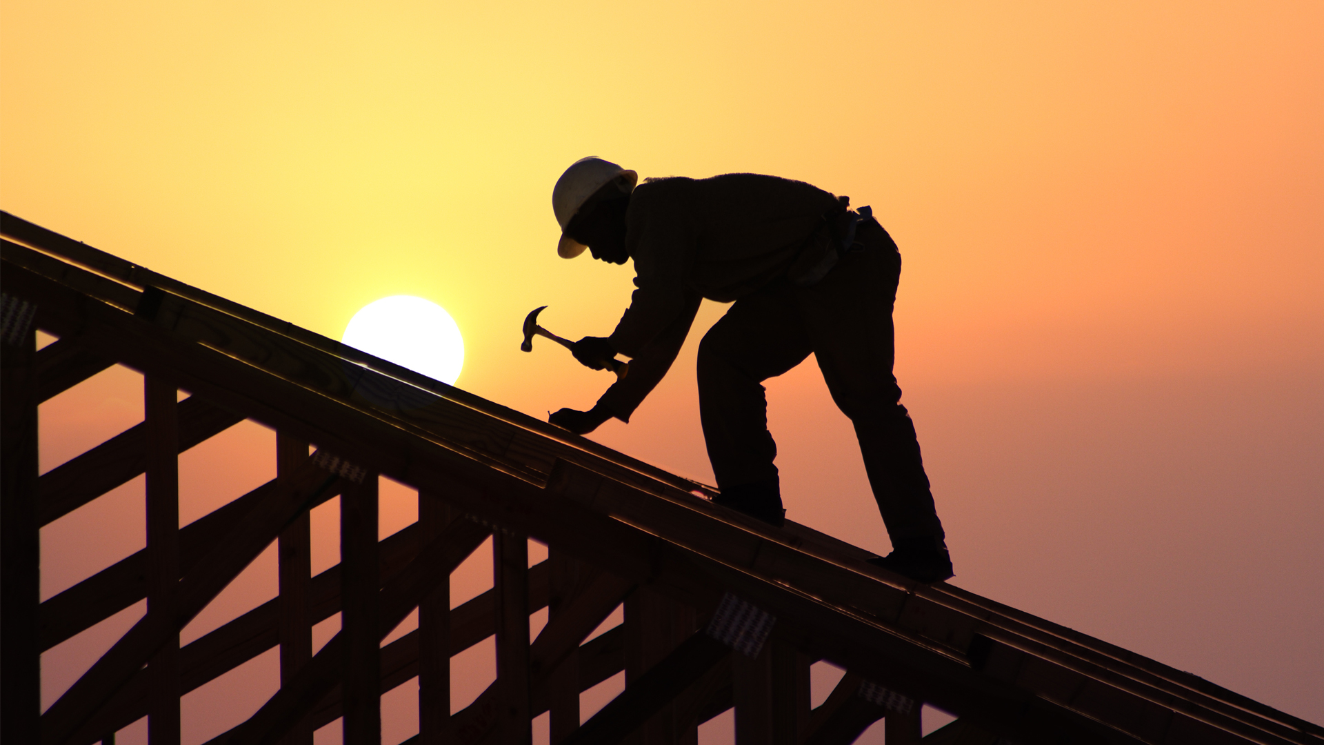 A roofer at work (iStock image)