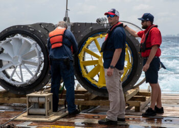 Researchers test turbines offshore. (FAU)