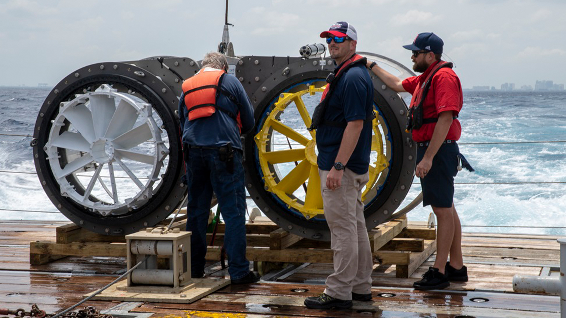 Researchers test turbines offshore. (FAU)