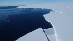 A calving front of the Antarctic ice sheet (NASA Goddard Space Flight Center, Public domain, via Wikimedia Commons)