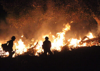 Firefighters battle a wildfire in California (iStock image)