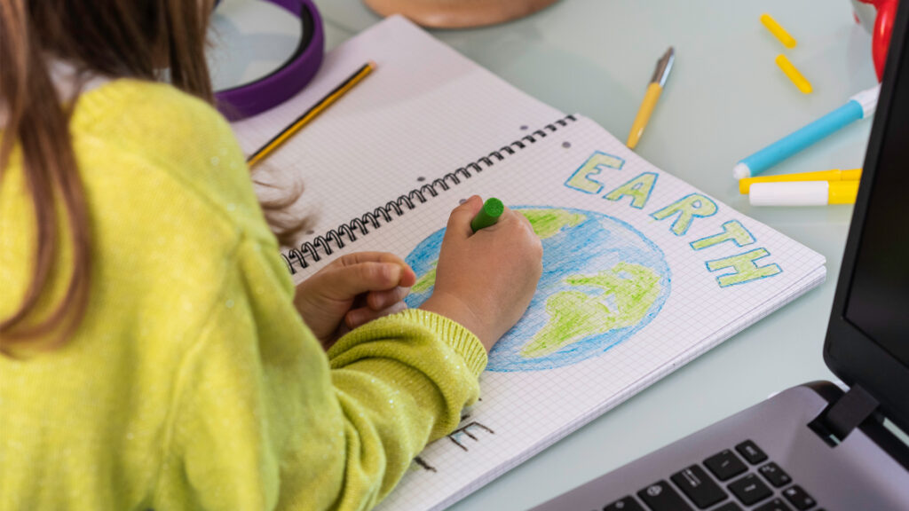 A girl draws Earth. (iStock image)