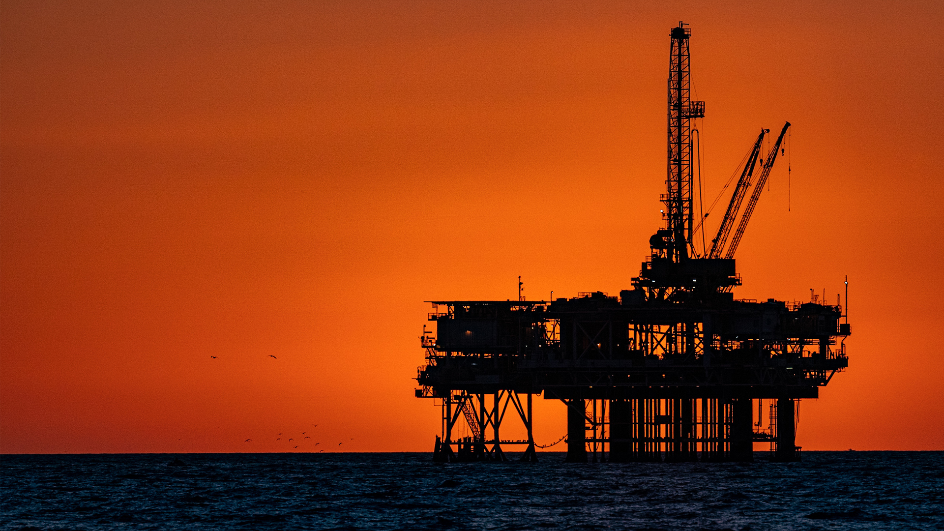 An oil drilling platform off the coast of California (iStock image)