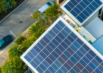 A solar rooftop on a commercial center in Florida (iStock image)