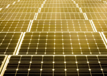 Rooftop solar panels at sunrise in Broward County (Paul Krashefski/U.S. Department of Energy, Public domain, via Wikimedia Commons)
