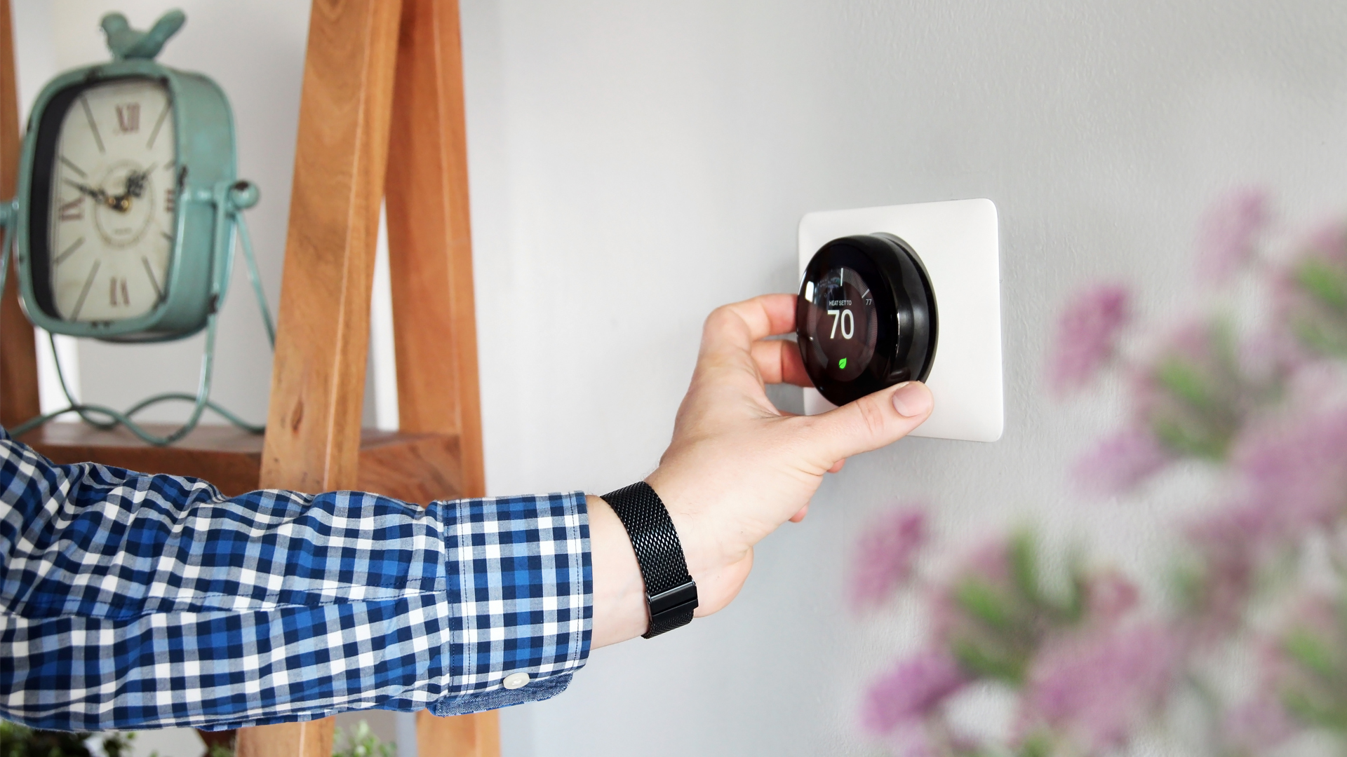 A wall thermostat is adjusted (iStock image)