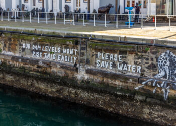 A mural promoting water conservation efforts on a retaining wall at Cape Town's harbor in July 2018 (Daniel Case, CC BY-SA 3.0, via Wikimedia Commons)