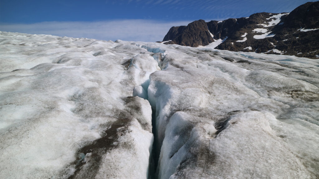 A crevasse in a glacier in Greenland (Clemens Stockner, CC BY-SA 4.0, via Wikimedia Commons)