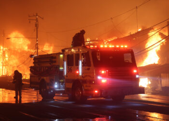 Firefighters respond to the Palisades Fire in Los Angeles (iStock image)