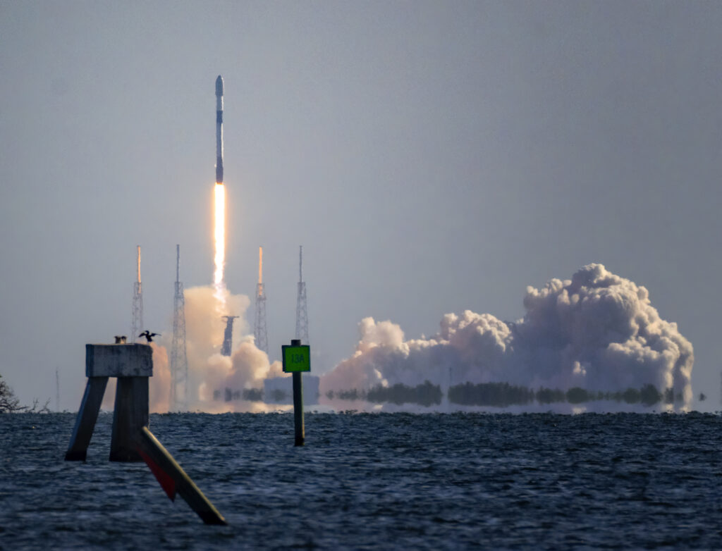 SpaceX launched 53 Starlink satellites at Cape Canaveral in 2022 (Charles Boyer, CC BY 2.0, via Wikimedia Commons)