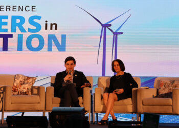 George Behrakis, co-founder and chief strategy officer of Climate Solutions Action Fund, and Andrea Yodsampa, CEO and founder of DEPLOY/US, appear at a panel on “Building Towards Bipartisan Solutions” panel at the VoLo Foundation's Climate Correction Conference on March 13 in Orlando. (Kimberly Vardeman photo)